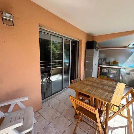 2pcs - Parking - Piscine *